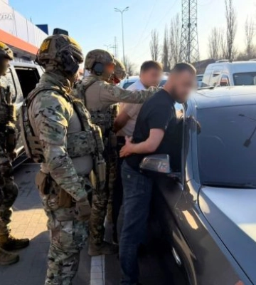 У Миколаєві злочинна група вимагала у ювеліра тисячі доларів за неіснуючий борг