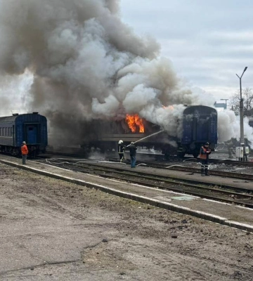 Рашисти вдарили безпілотником по поїзду на Миколаївщині: поранено працівника "УЗ". ФОТО