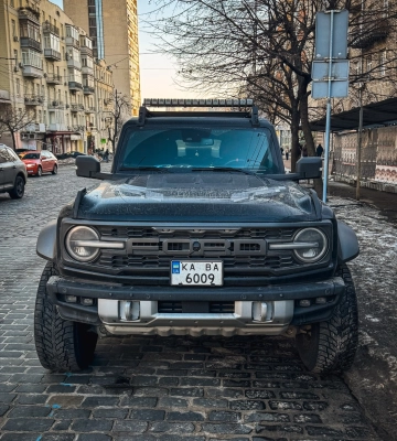 400-сильный хищник: в Киеве засветился экстремальный внедорожник Ford 