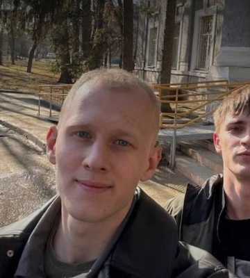 У Харкові суд розглядає справу нацгвардійця, який вимагає юридичного визнання його одностатевої родини