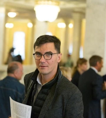 «Слуга народа потеряла ядро»: около 40 депутатов хотят уйти из Рады – Мотовиловец