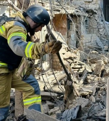 Ворог обстріляв Херсон: поранені троє дітей і четверо дорослих