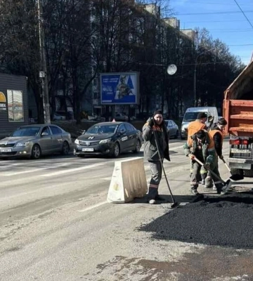 У понеділок рух транспорту неподалік Львівської ОВА буде частково обмежений
