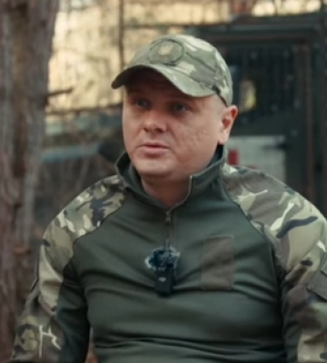 Чекає первістка, але вирушає на Схід: поліцейський-доброволець з Волині став вибухотехніком на фронті (фото, відео)
