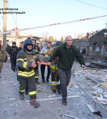 После атаки рф из-под завалов в Запорожье деблокировали двух человек, количество раненых возросло до 10 - ОВА