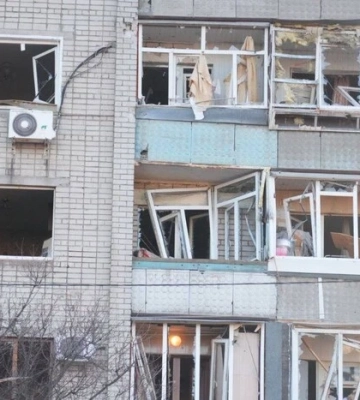 РФ вдарила по житловому кварталу Запоріжжя: є загиблі та поранені (фото, відео)