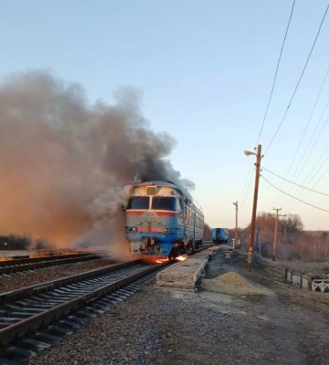 Ворожий дрон влучив у приміський потяг неподалік Сум