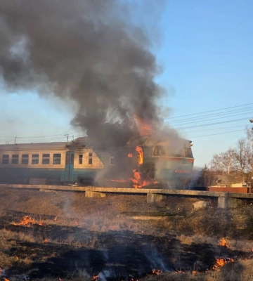 Ворожий дрон влучив у приміський потяг неподалік Сум