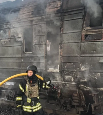 Ворожий дрон влучив у приміський потяг неподалік Сум