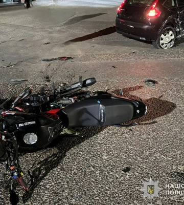 У Новояворівську сталася ДТП за участі мотоцикла та авто: є травмовані