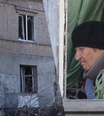 Оккупанты ударили по Днепру: повреждены многоэтажки, горело авто, есть пострадавший