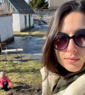За 5,5 тисячі доларів: українка показала, який будинок купила в селі та як його змінює