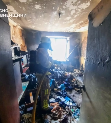 Масштабна пожежа у центрі Рівного: на місці працюють пожежники (ВІДЕО)