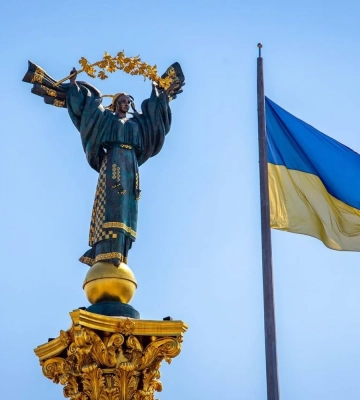 В центре Киева упали обломки БПЛА: работает ПВО