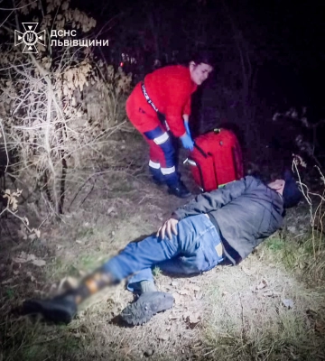 Паління сухостою ледь не закінчилося трагедією: на Яворівщині постраждав чоловік