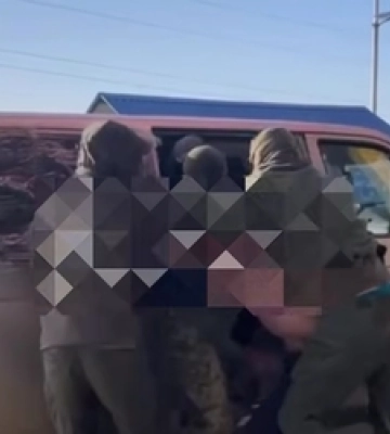 В «Епіцентрі» під Луцьком військові ТЦК скрутили двох чоловіків: що там коїлось (відео)