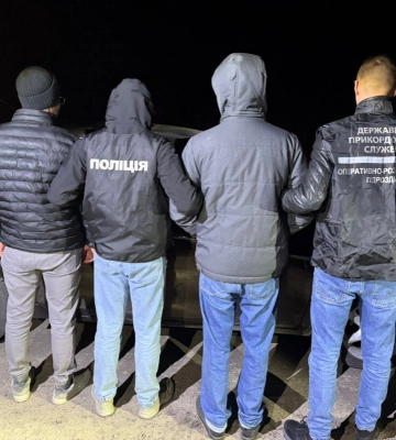 12 тисяч доларів за переправу через кордон: прикордонники викрили франківця