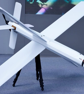 Defense Express писал о "Ланцете" в центре Киева. Флеш говорит, что обломки могли сбросить