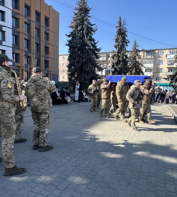 Другий день поспіль громада у жалобі: на Волині провели у вічність Героя Миколу Сахарчука