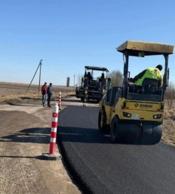 На дорогах Львівщини тривають ремонтні роботи та профілювання доріг: де саме