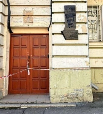 Прокуратура через суд вимагає повернути громаді частину будинку, у якому жив Олесь Ольжич