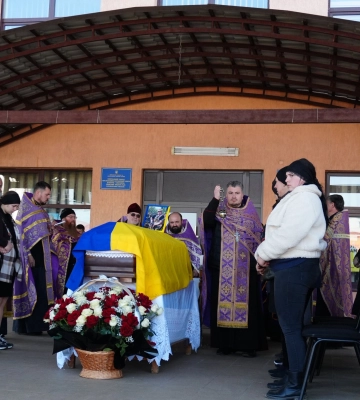 Тячів прощався із загиблим Героєм