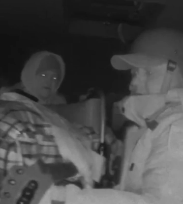 Поліцейські Бериславщини евакуювали жительку прифронтової Гаврилівки та доправили її до лікарні