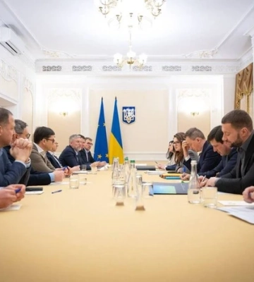 Рекордні ціни на пальне. Свириденко зібрала представників найбільших мереж АЗС