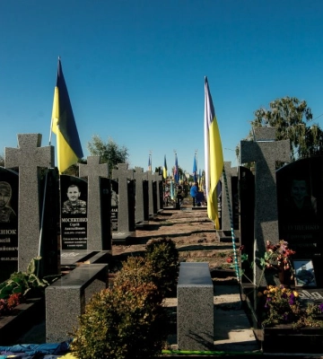 У Черкасах завершують поховання на Алеї героїв через нестачу місць: військових ховатимуть на новому меморіальному кладовищі