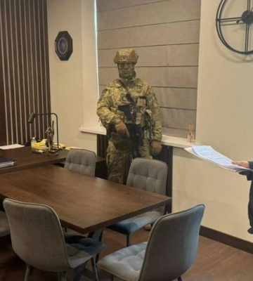 Заступника начальника СБУ на Рівненщині затримали під час отримання $620 тисяч хабаря
