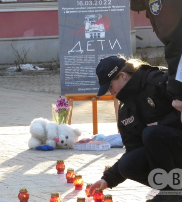 У Житомирі вшанували пам’ять загиблих внаслідок авіаудару по Маріупольському драмтеатру