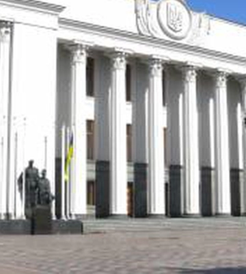 Президент пытается перекрыть парламентский кризис военной риторикой — Фриз