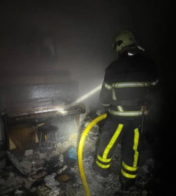 Секунди між життям і смертю: в Іршаві жінка винесла з вогню матір та маленького сина