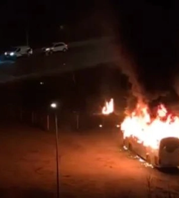 Вибух у Львові: на стоянці загорівся автобус (ВІДЕО)