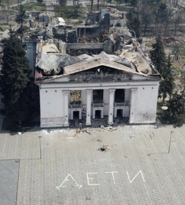 Пам’ять загиблих під час авіаудару по драмтеатру у Маріуполі вшанували у Тернополі (фото, відео)