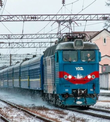 Укрзалізниця змінює маршрути та скасовує низку приміських поїздів