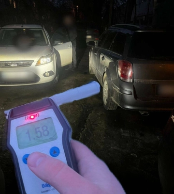 У Львові інспектор служби освітньої безпеки, який повертався зі школи, затримав п’яного водія