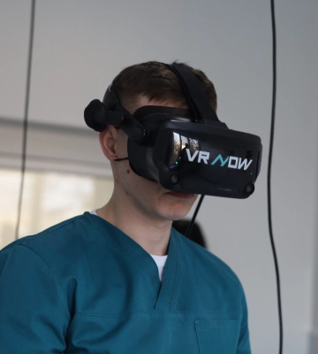 У Мукачеві встановили перший на Закарпатті VR-тренажер VRNOW від фантомного болю, ортопедичних та неврологічних порушень