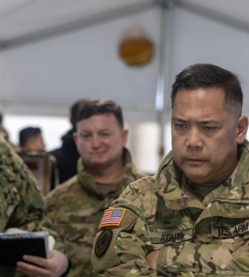 Пентагон: Генерал армии США привез в Украину засекреченные карты, а потом забыл их в поезде