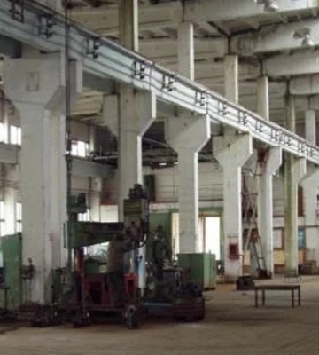 «Має вдалу локацію». В Україні на продаж за $2,8 мільйона виставили колишній машзавод
