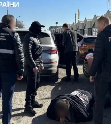 На Київщині чоловіка підозрюють у організації схеми втечі військового за кордон