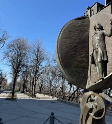 "Пам’ятник хабарю": як апельсини увійшли в історію Одеси, - ФОТО
