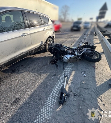 На Київщині внаслідок ДТП на трасі травмувався 33-річний водій мотоциклу