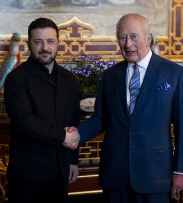 Зеленський прибув до Лондона: графік зустрічей президента