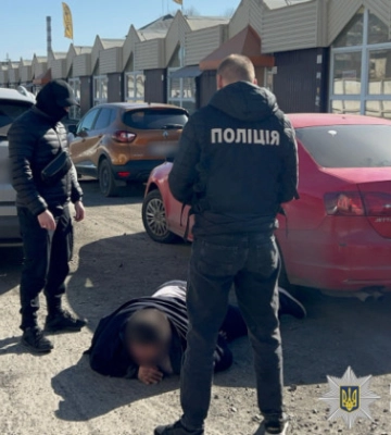Почти 9 000 долларов за трансфер через границу — в Киеве разоблачили дельца