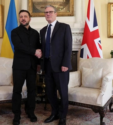 Зеленський прибув до Лондона: графік зустрічей президента