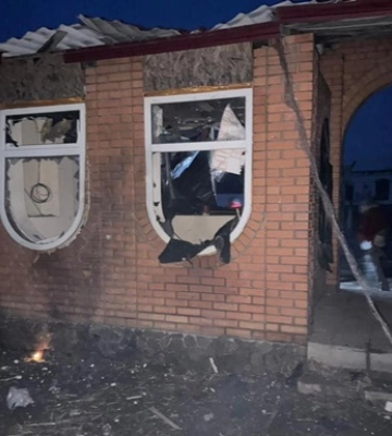Російський дрон вдарив по магазину у Слатиному, поранені двоє людей