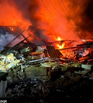 Пять человек пострадали в Золочеве из-за ударов БпЛА, бушевали пожары 