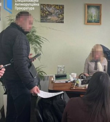 Посадовиця податкової вимагала 2 млн грн хабаря з підприємства на Сумщині, - НАБУ
