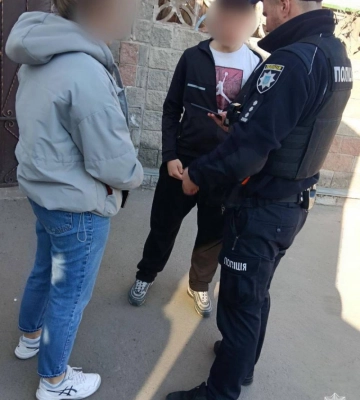 У Рівному патрульні повернули хлопчику загублений у маршрутці телефон